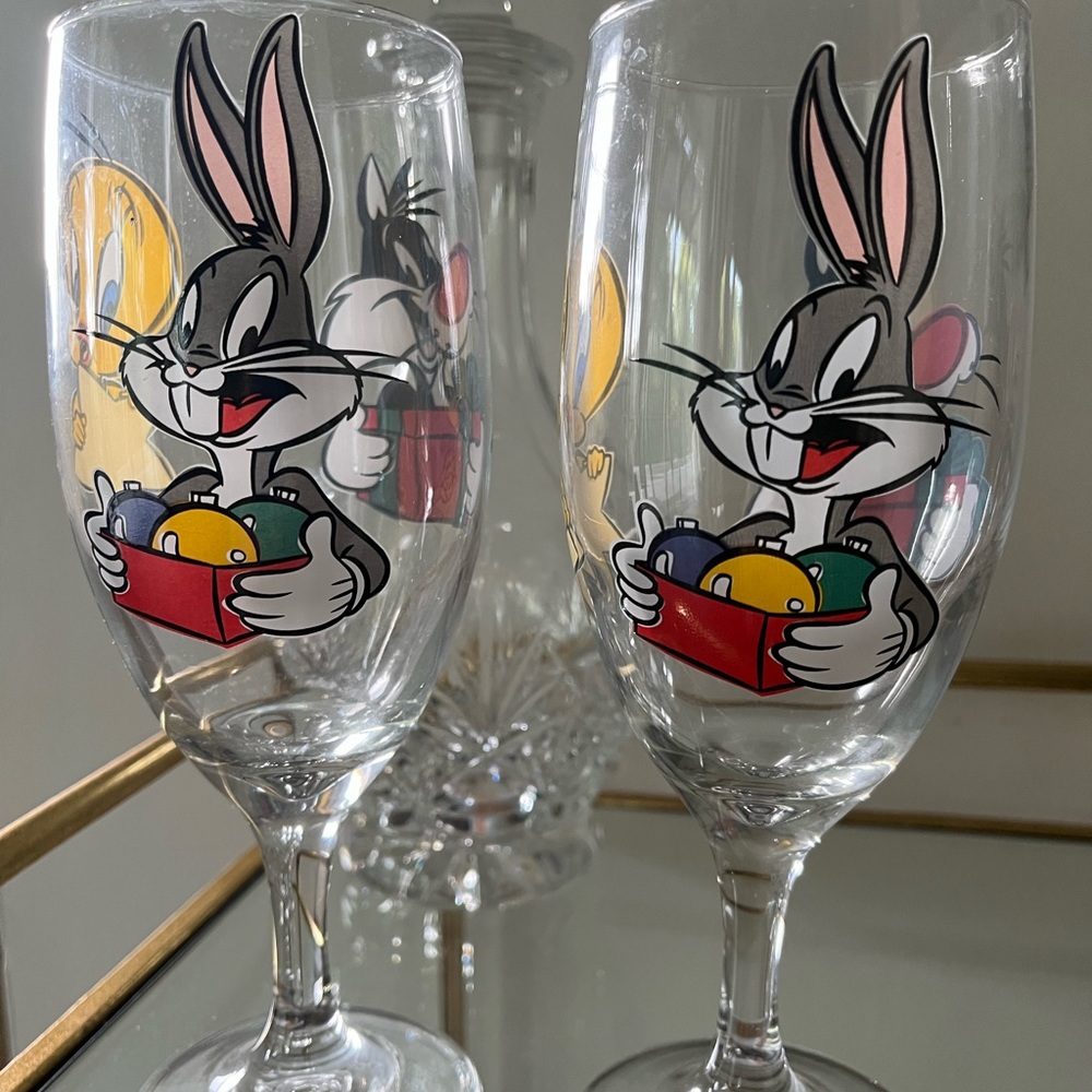 2 Wine glasses